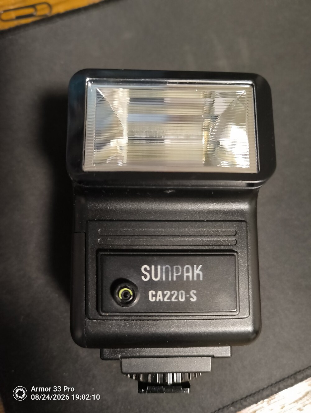 CA220-S Compact Camera Flash - Black. Untested/ or For parts!